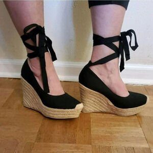 Mossimo 7 4" black/tan‎ peep toe wedges EUC